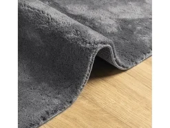 Alfombra HUARTE de pelo corto suave y lavable en color antracita 80x150cm