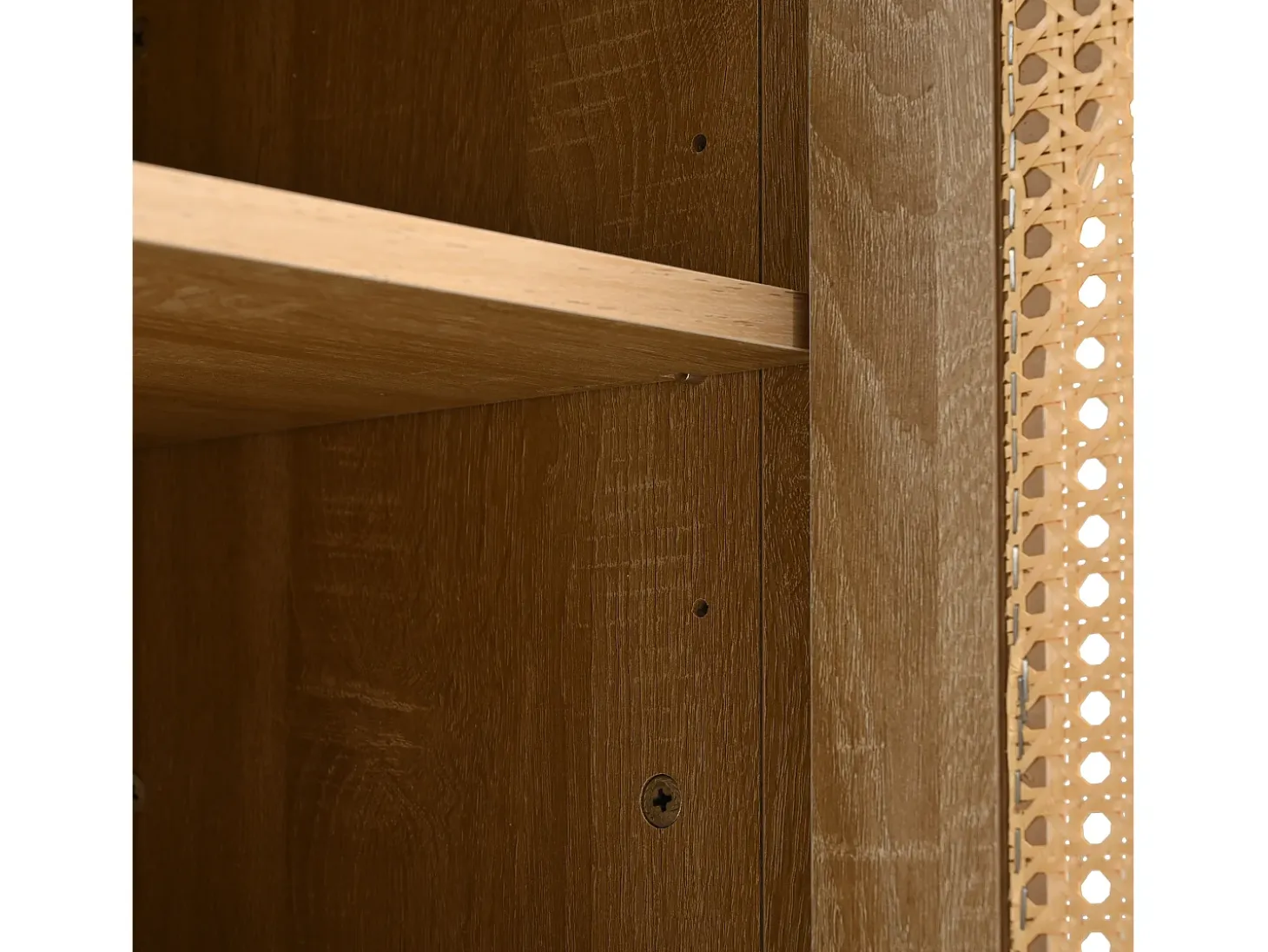 Aparador clásico natural de 4 puertas, diseño de puerta curva de ratán, 145x80x40cm
