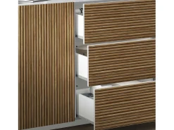 Aparador Coste con 4 puertas y 3 cajones en blanco mate y madera clara 220,1x43x86 cm