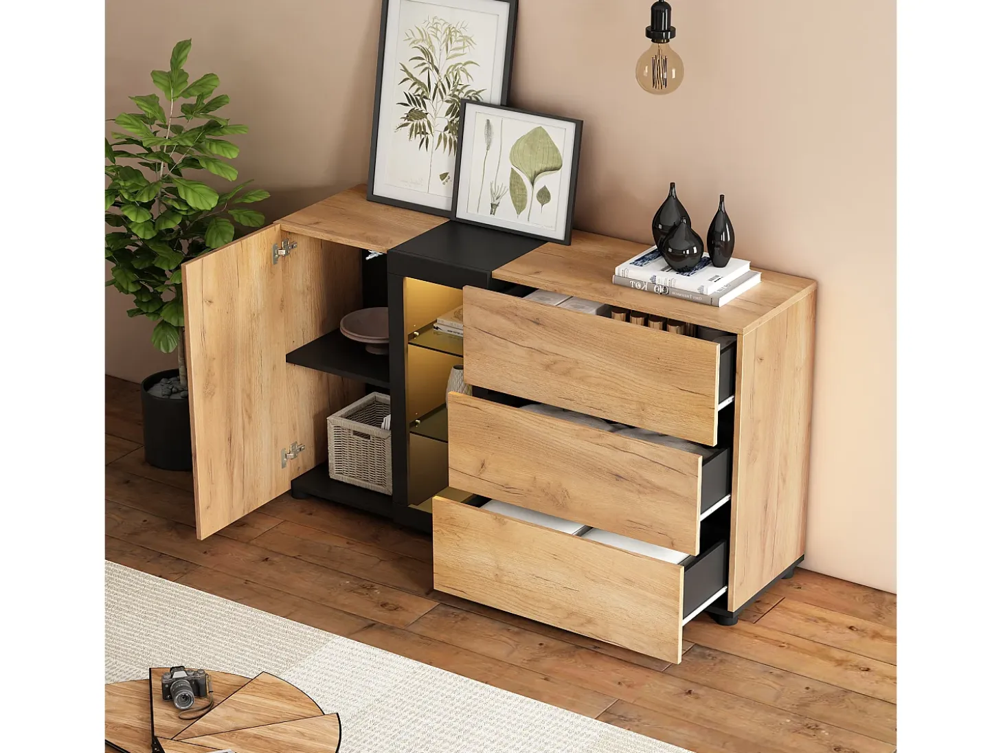 Aparador de cocina 140x40x80cm con 3 cajones, 1 puerta y 3 estantes de cristal, LED incluido, cuerpo en chapa de madera natural y negra.