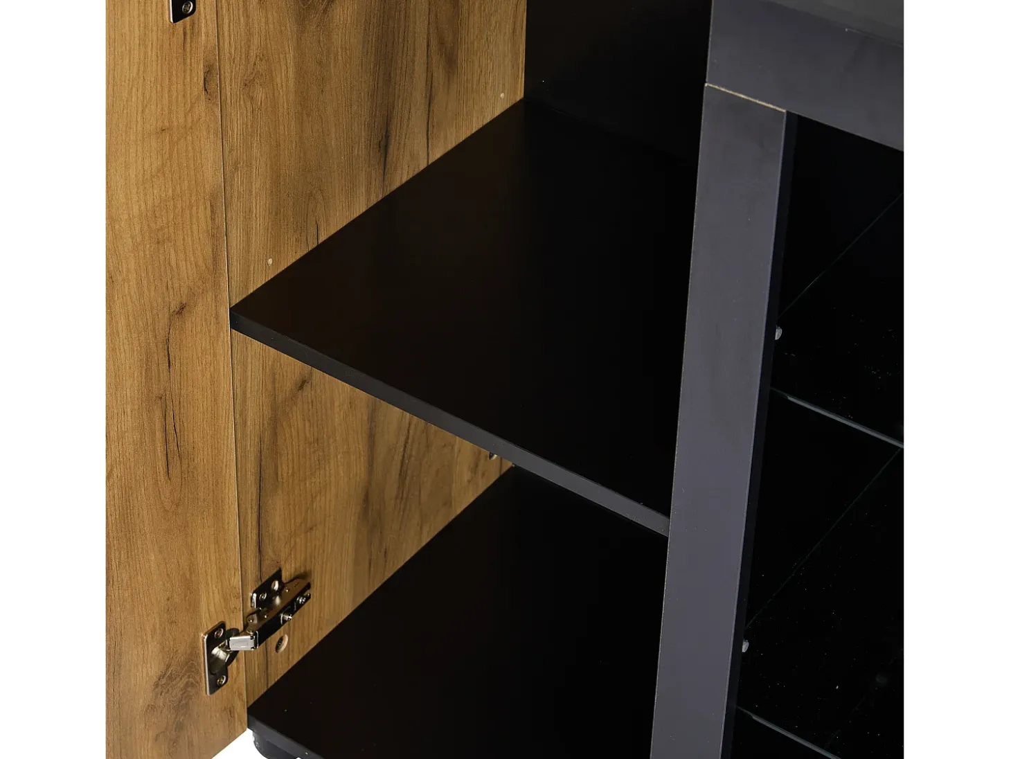 Aparador de cocina 140x40x80cm con 3 cajones, 1 puerta y 3 estantes de cristal, LED incluido, cuerpo en chapa de madera natural y negra.