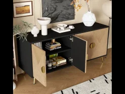 Aparador de salón con 4 puertas, tiradores dorados cepillados y patas de mesa brillantes, color negro.