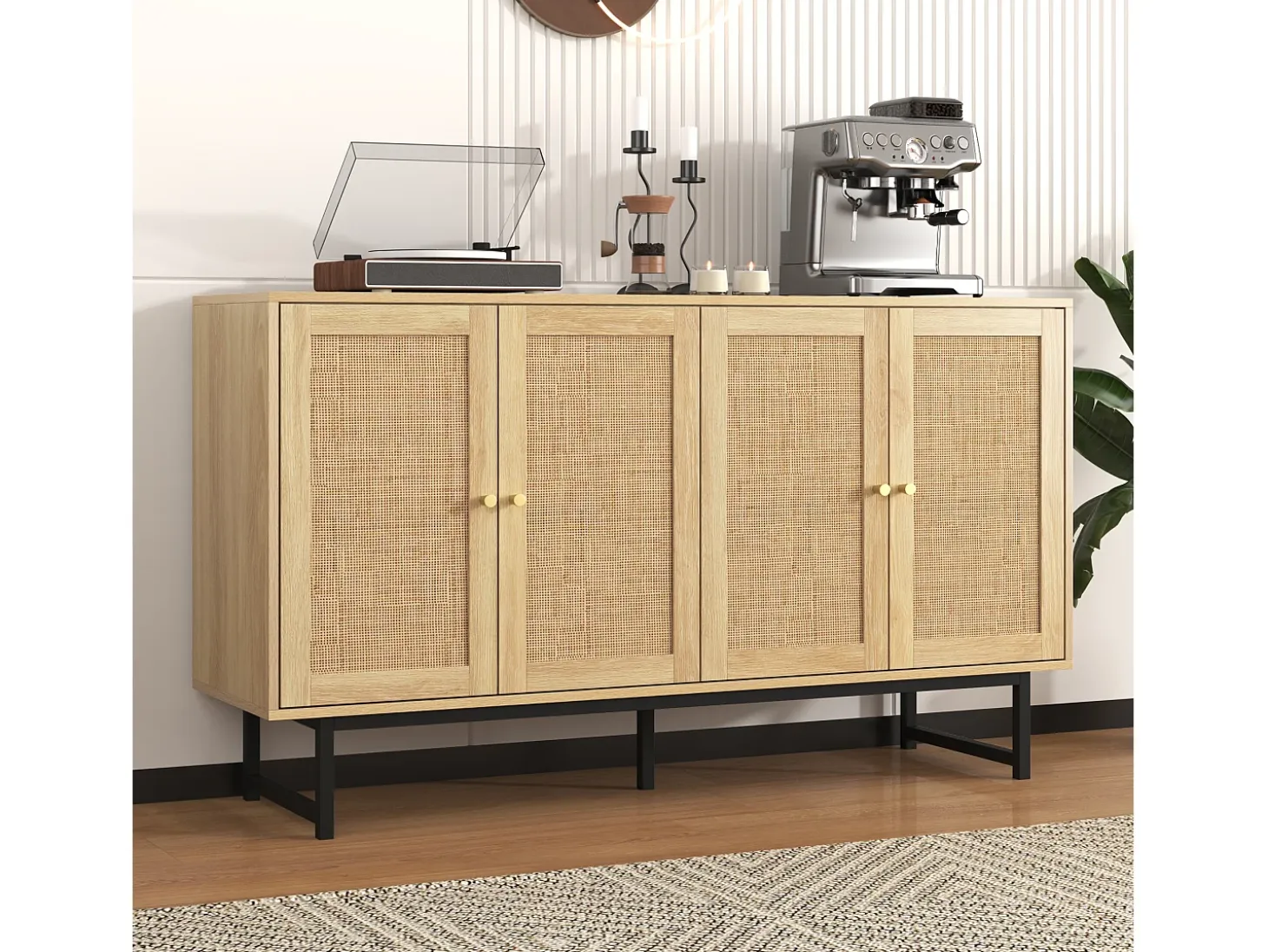 Aparador de salón de 140 cm con 4 puertas de ratán, estante ajustable y patas de metal.