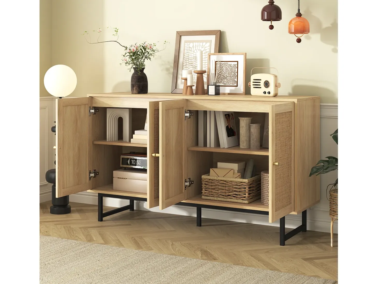 Aparador de salón de 140 cm con 4 puertas de ratán, estante ajustable y patas de metal.
