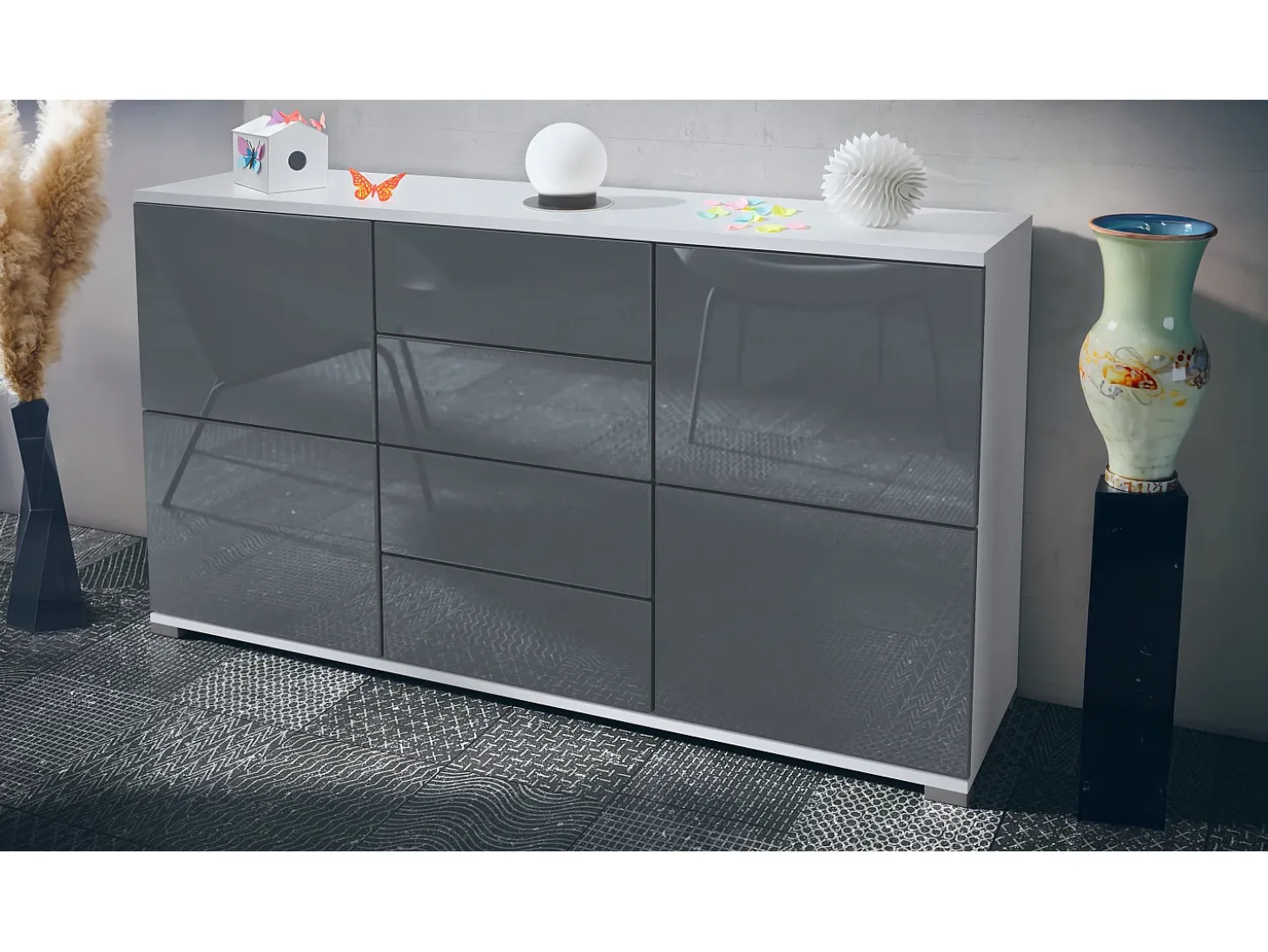 Aparador Rova V1 – Mueble con 4 Puertas y 4 Cajones, blanco mate/gris de alto brillo (138,5 x 75,5 x 35)