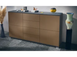 Aparador Rova V1 – Mueble con 4 Puertas y 4 Cajones, antracita mate/aspecto en bronce (138,5 x 75,5 x 35)