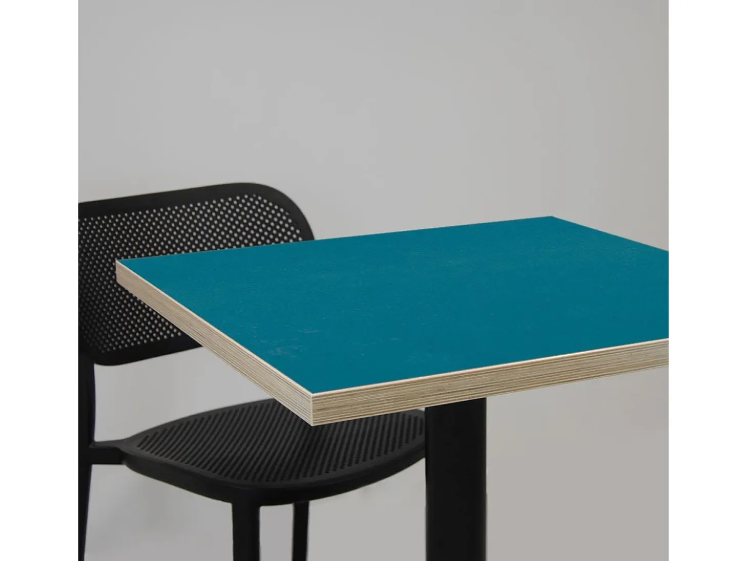 Barra alta 60 x 60 cm - modelo Roma azul con bordes de madera
