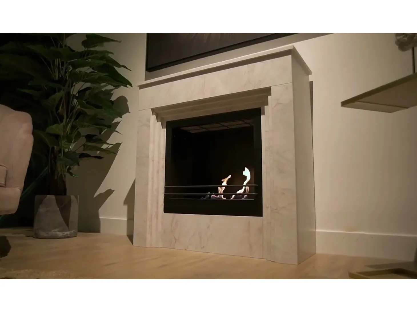 Chimenea de bioetanol de pie BELLINI de madera efecto mármol negro, fabricada en Italia, L96 x P35 x H96