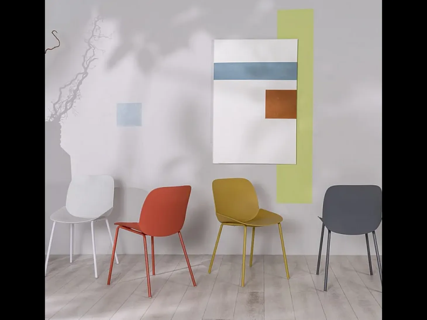 Conjunto de 4 sillas modernas de polipropileno gris "Azzurra" con estructura de metal pintado para salón.
