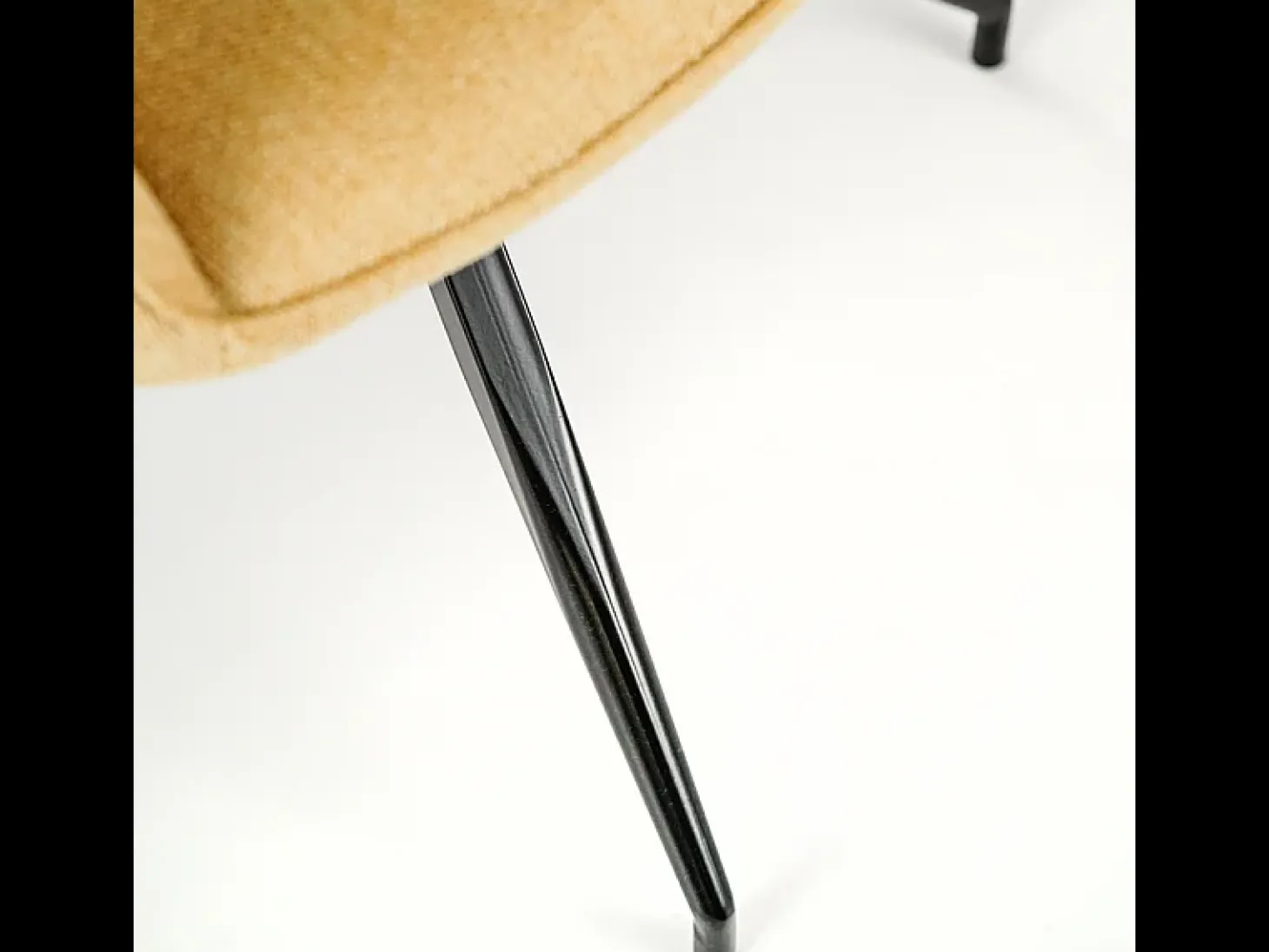 Conjunto de 4 sillas tapizadas "Anemone", sillones de salón modernos en tela amarillo claro