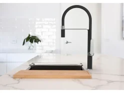 Hideno Mezclador para fregadero con ducha móvil negro y cromado Essebagno