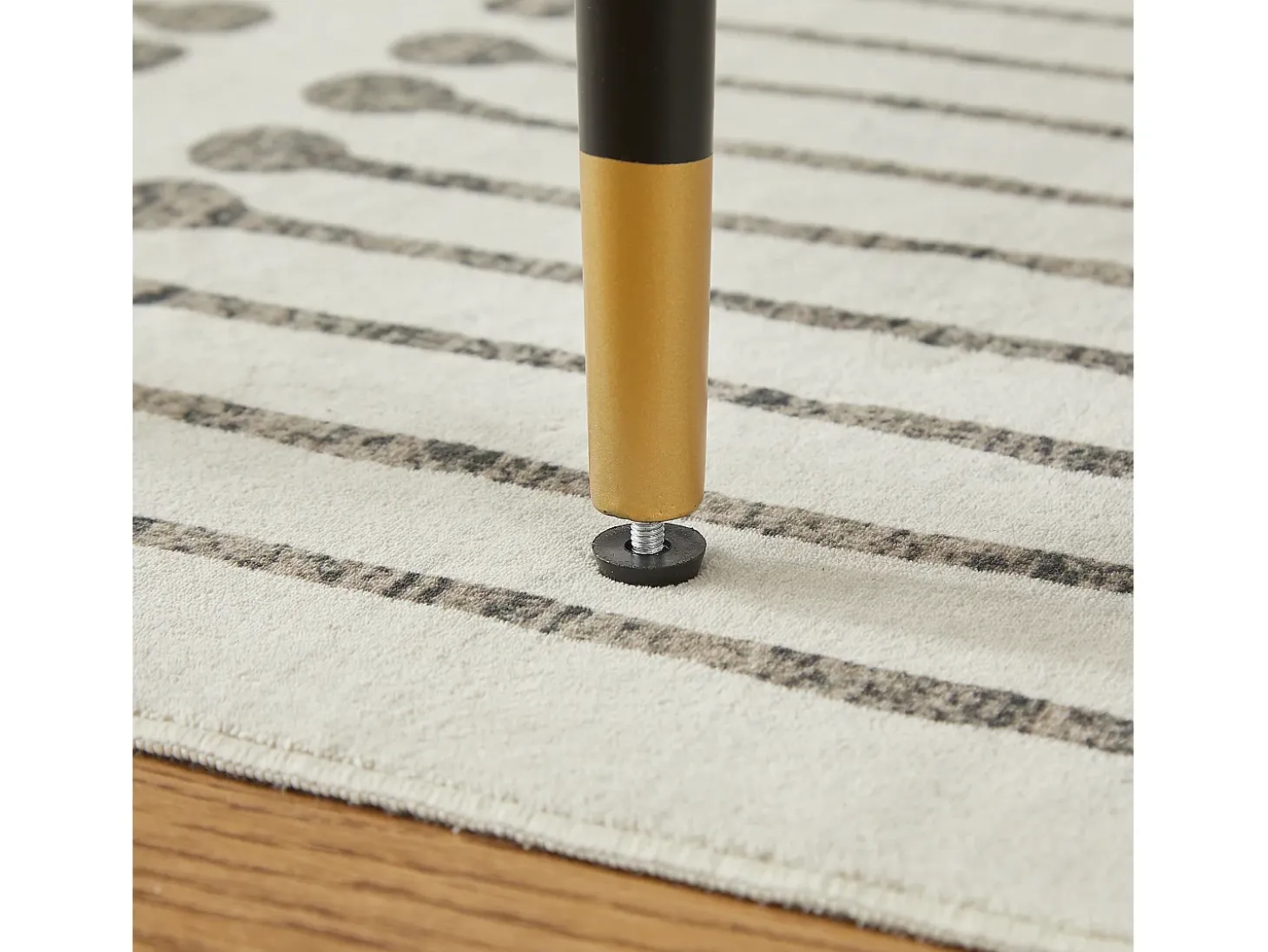 Juego de 2 sillas con patas de altura regulable - Tela beige - Estructura de metal
