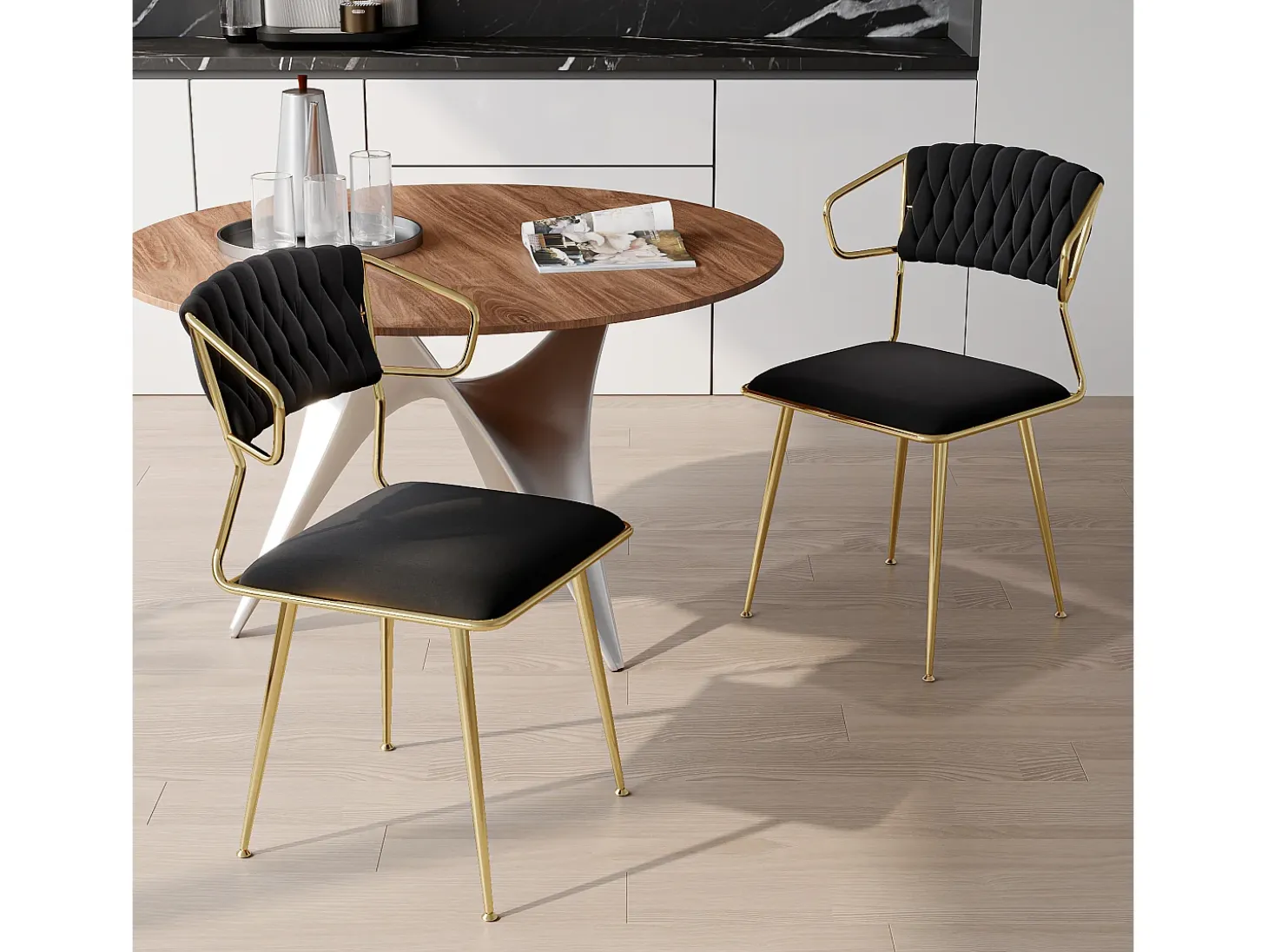 Juego de 2 sillas de comedor de terciopelo negro con respaldo acolchado y patas de metal.