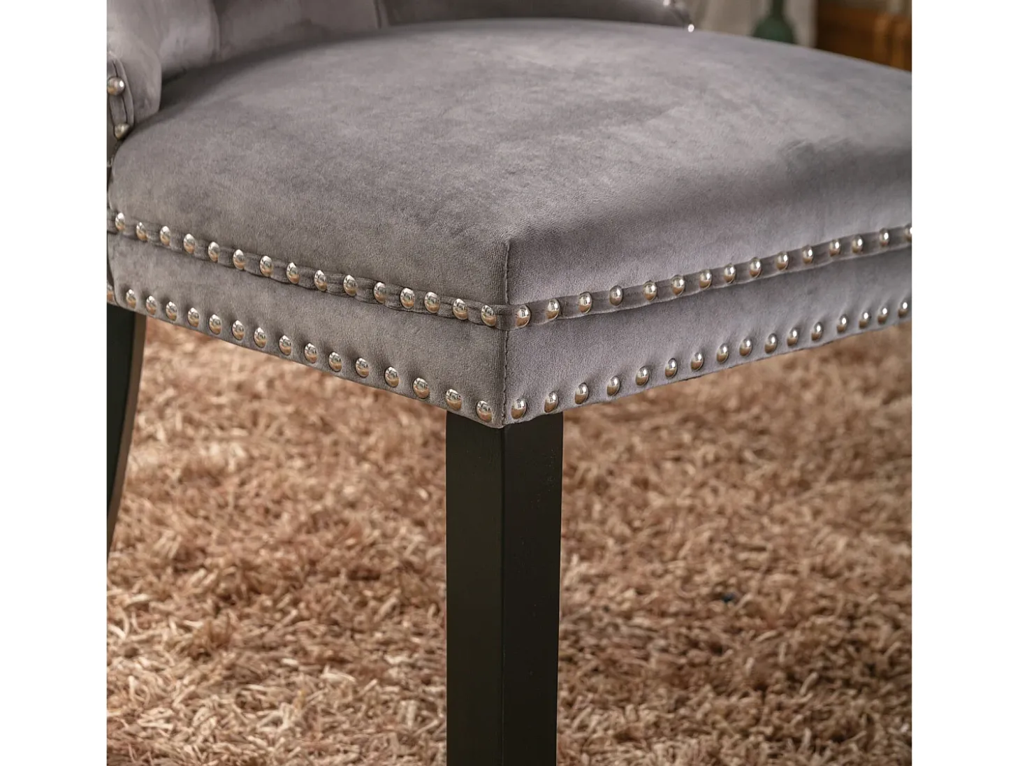 Juego de 2 sillas de comedor en terciopelo gris con tachuelas decorativas y respaldo acolchado