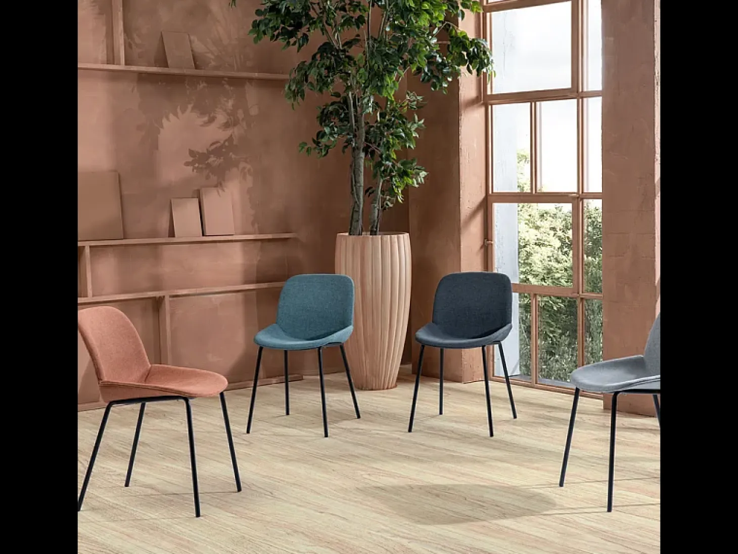Juego de 4 sillas de comedor "Sami" de tela color aguamarina con elegantes patas modernas de metal pintado.