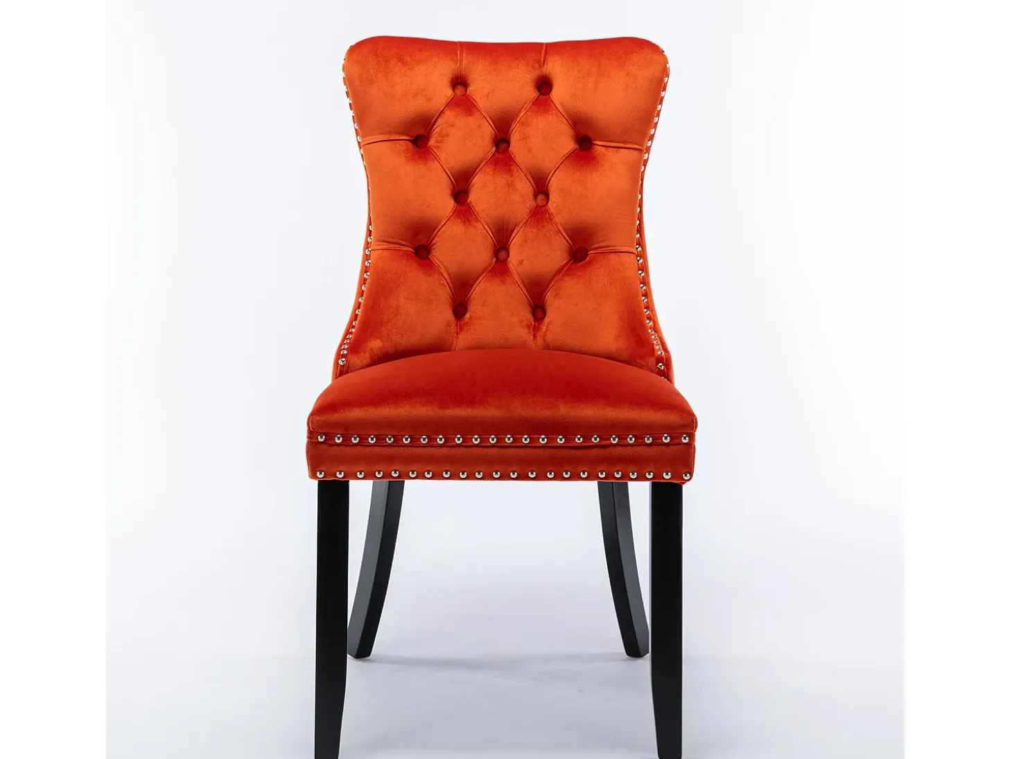 Juego de 2 sillas de terciopelo - Patas de madera y clavos decorativos - Color naranja