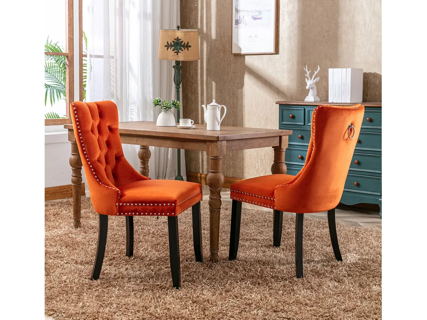 Juego de 2 sillas de terciopelo - Patas de madera y clavos decorativos - Color naranja