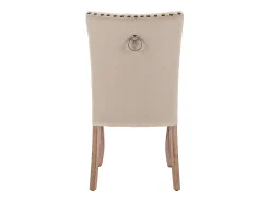 Juego de 2 sillas de terciopelo camel claro con patas de madera curvadas y remaches negros.