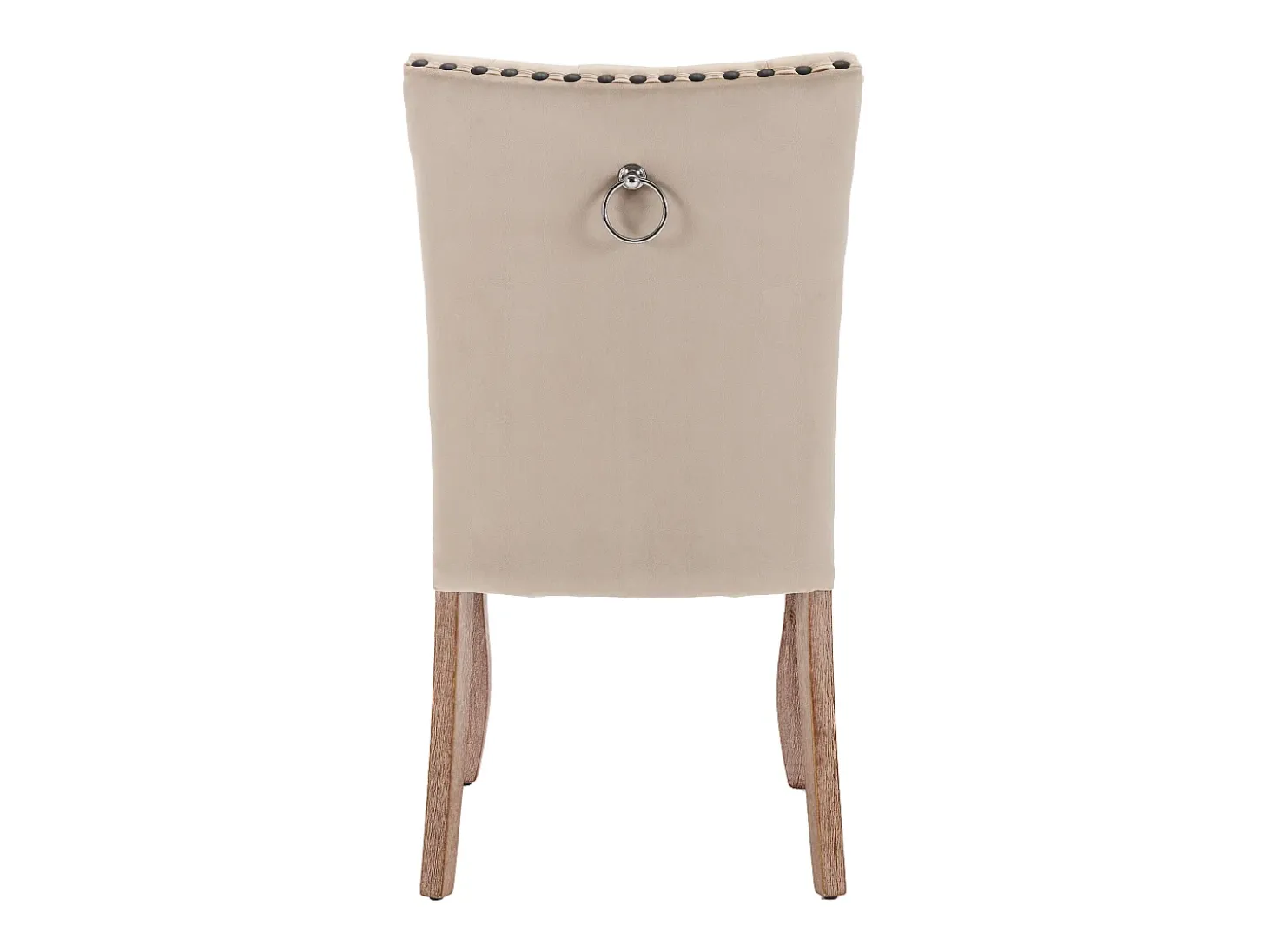 Juego de 2 sillas de terciopelo camel claro con patas de madera curvadas y remaches negros.