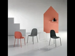 Juego de 2 sillas modernas "Leandro" en polipropileno rojo con estructura de metal cm 45x50 82h