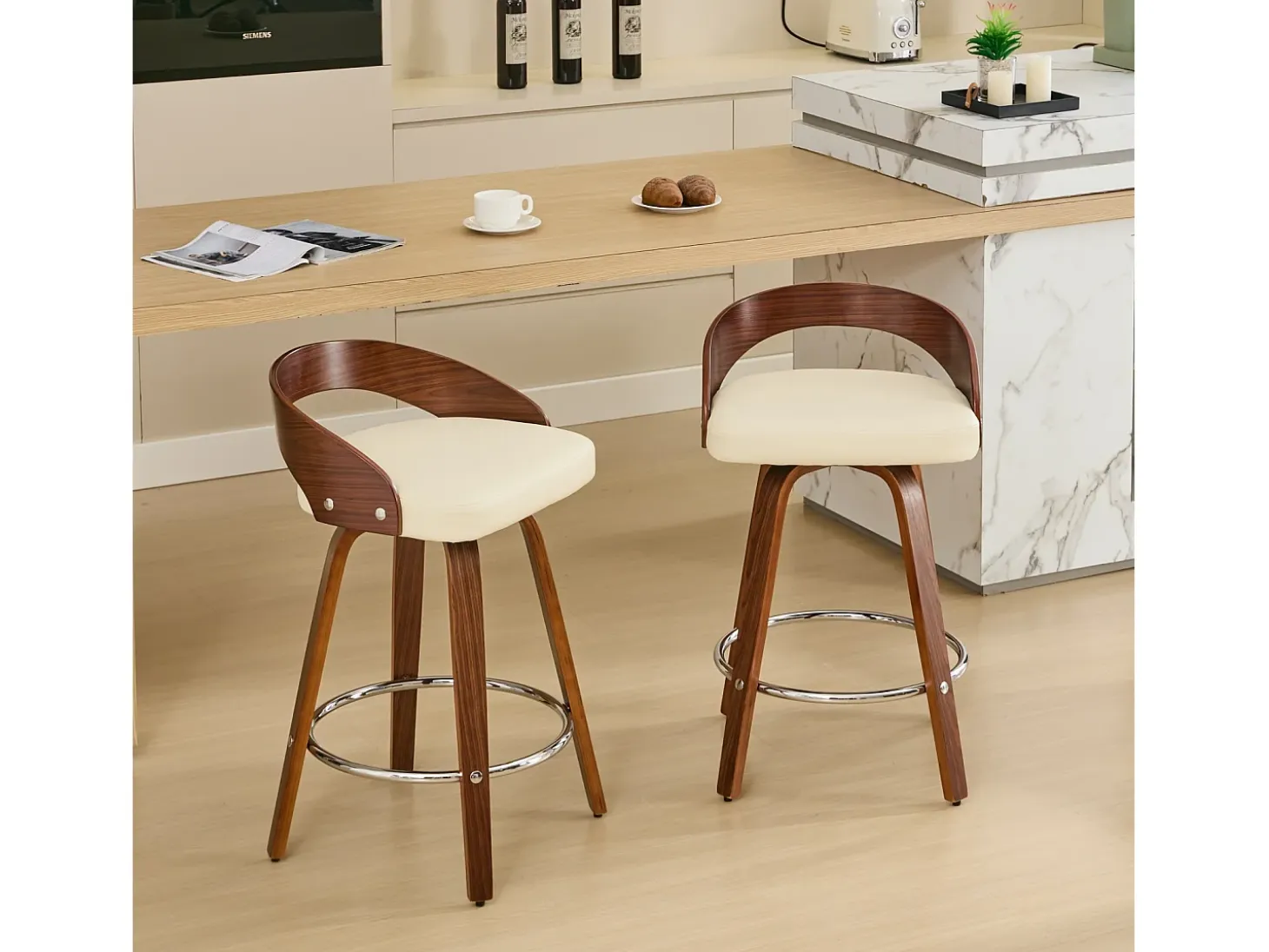 Juego de 2 taburetes de bar giratorios en PU con respaldo bajo - Beige y madera oscura