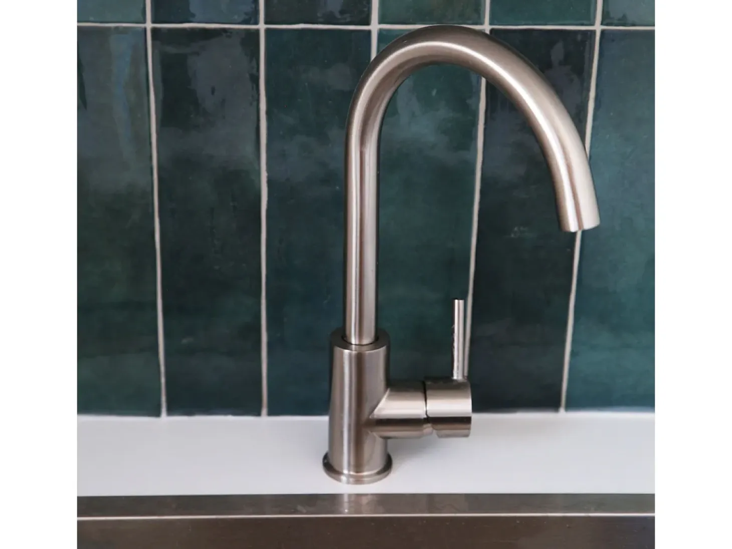 Kiwo Mezclador de fregadero estilo acero inoxidable Essebagno