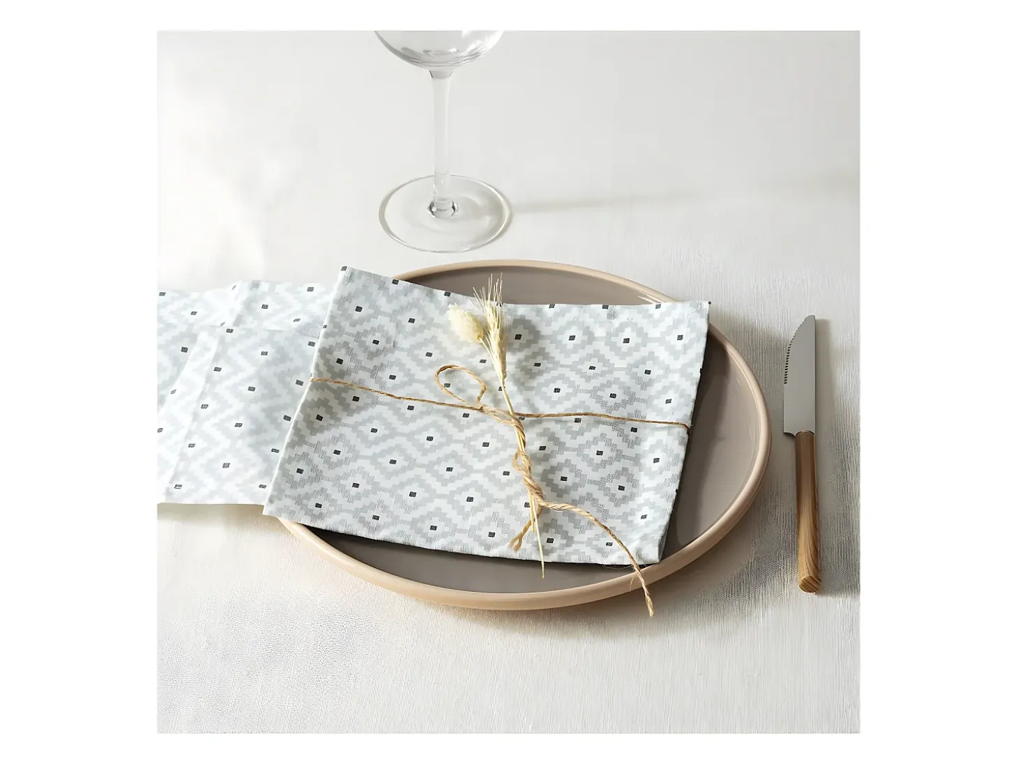 Lote de 4 servilletas de mesa con motivos geométricos