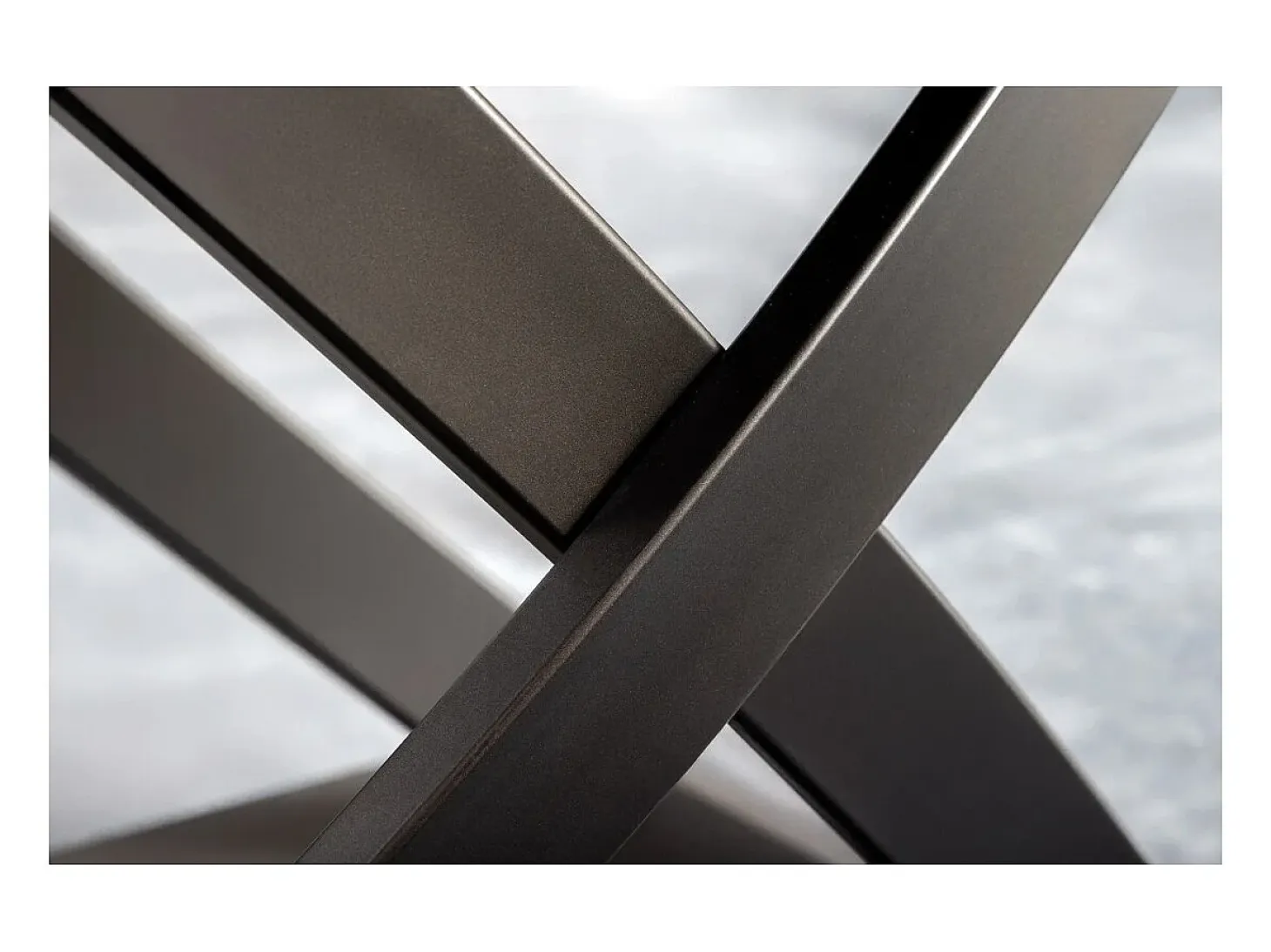 Mesa ATONIA – Ovalada extensible 130 a 190 cm – Tablero cerámico efecto mármol bronce – Patas de metal – Estilo moderno