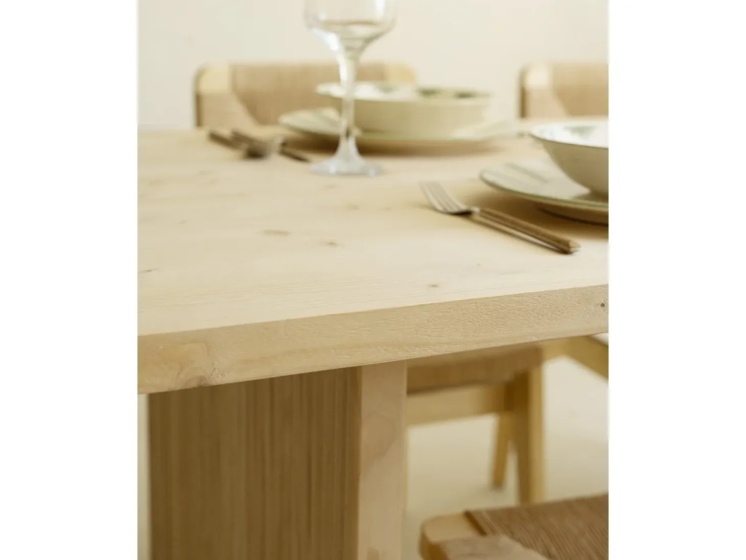 Mesa de comedor de madera de pino maciza rectangular con patas ranuradas Decowood de 200x80cm en tono natural - BALI - DECOWOOD
