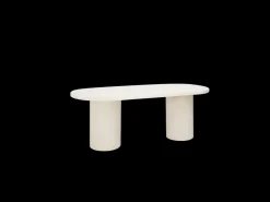 Mesa de comedor de madera de abeto maciza en microcemento ovalada y patas cilíndricas de 160x75cm en tono blanco roto - LUCÍA - DECOWOOD