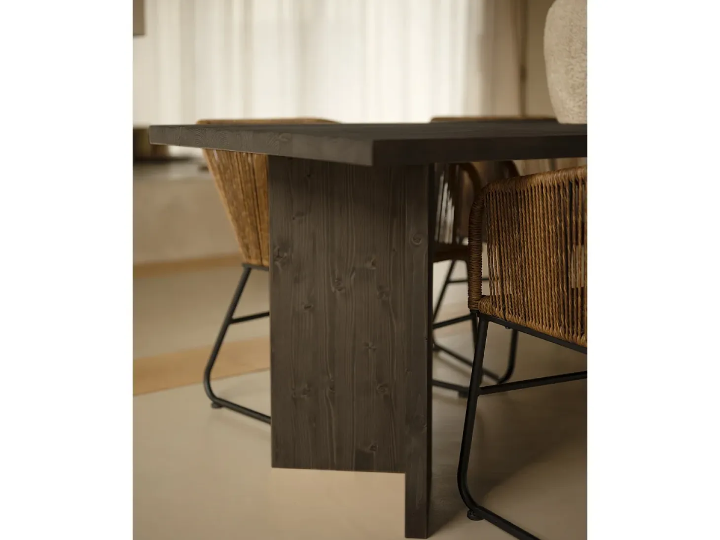 Mesa de comedor de madera maciza de abeto rectangular Decowood en tono negro de 200x75cm en tono negro - KYOTO - DECOWOOD