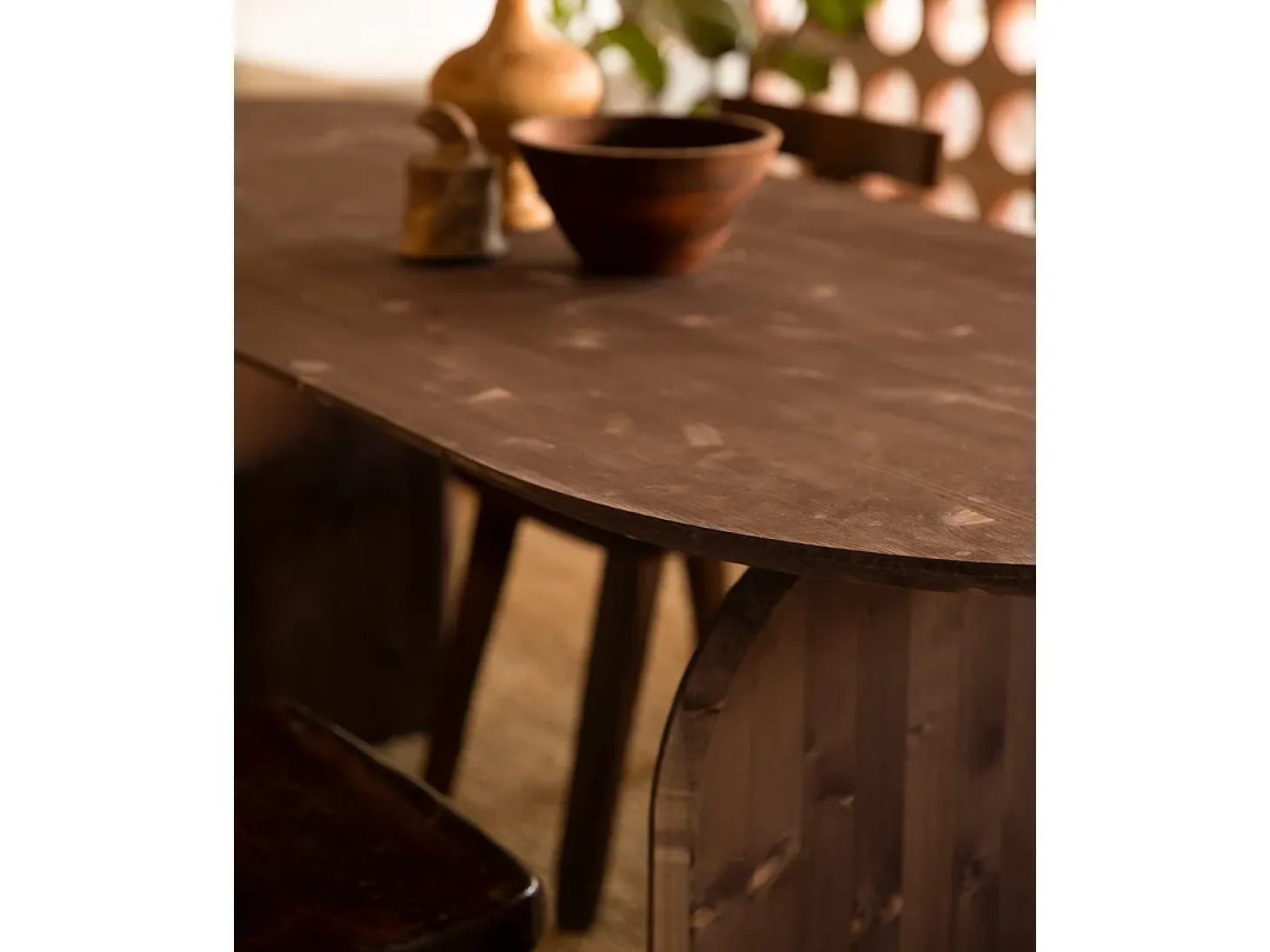 Mesa de comedor de madera de abeto maciza ovalada Decowood en tono nogal de 160x75,2cm - BLOOM - DECOWOOD