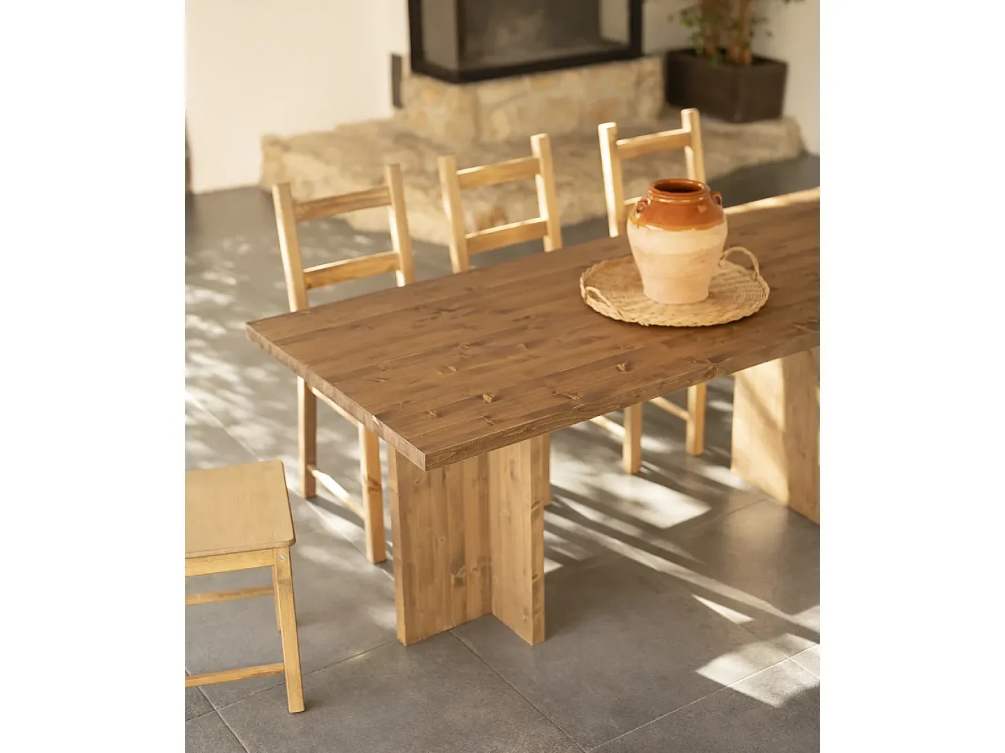 Mesa de comedor de madera maciza en tono roble oscuro 180x75cm - TENA - DECOWOOD