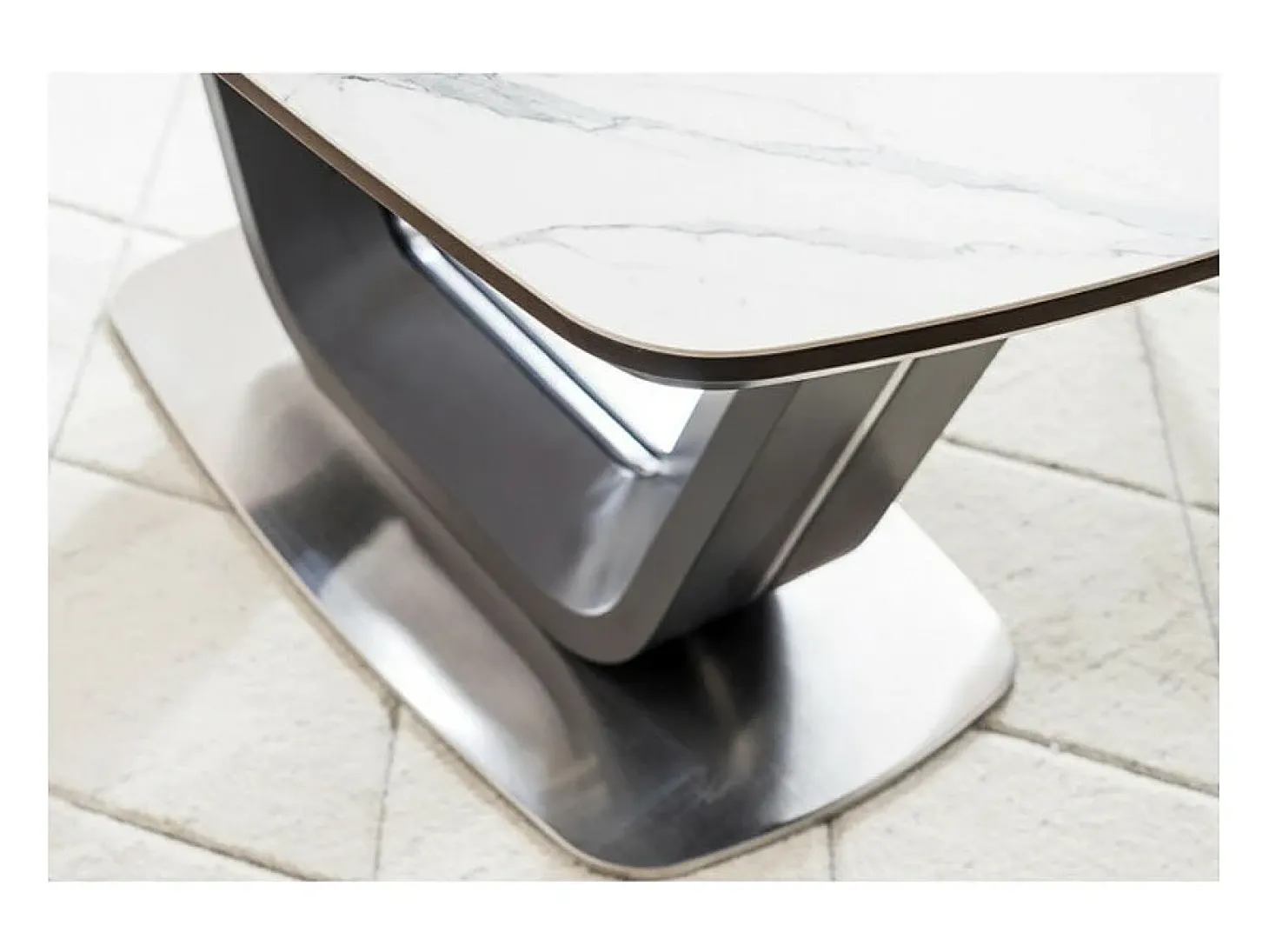 Mesa de comedor extensible negra y mármol 160cm Vanda