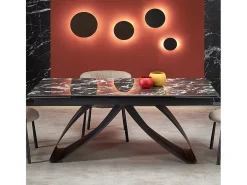 Mesa de comedor extensible Lizzy con tablero de mármol negro y pata central