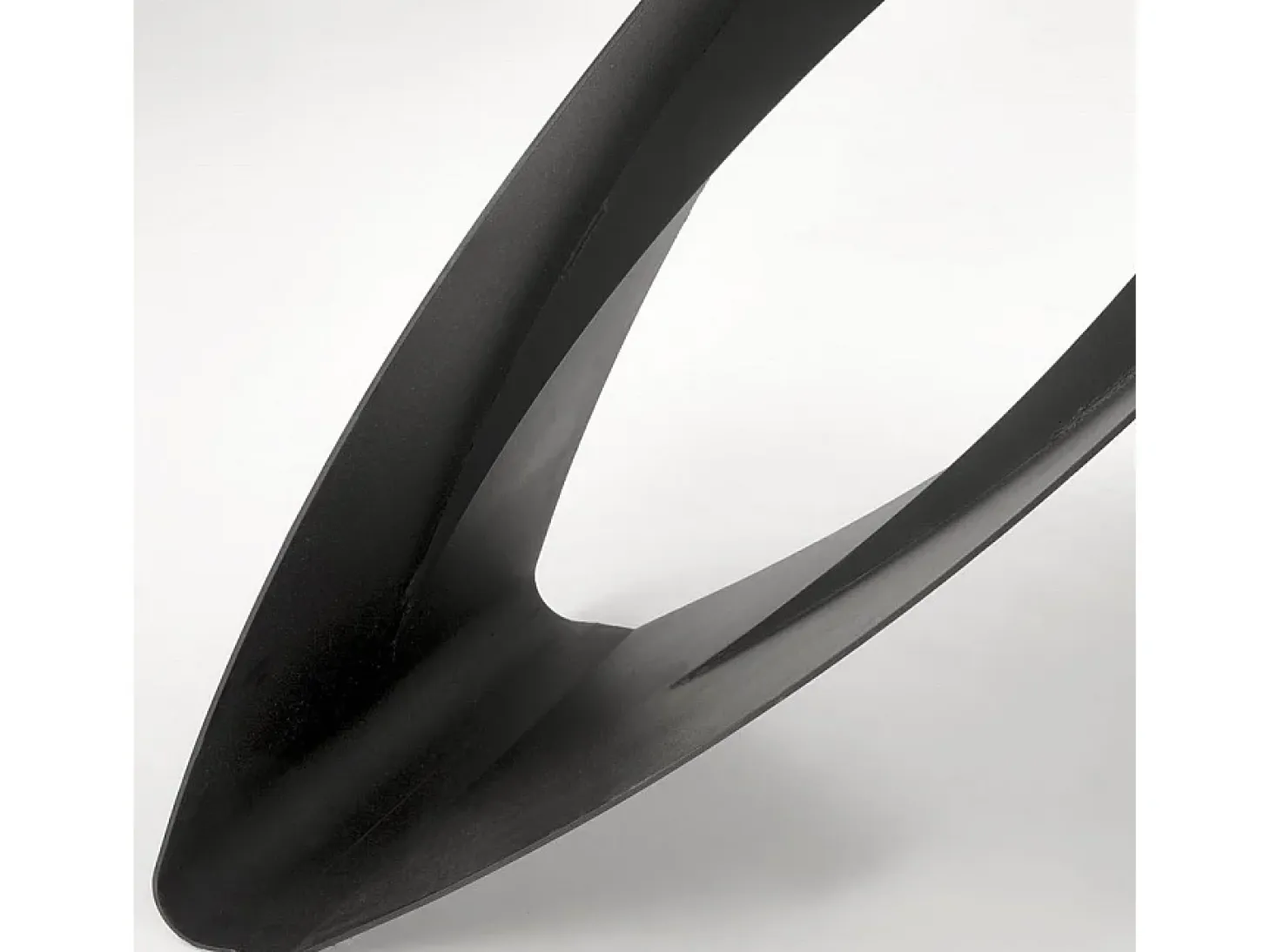 Mesa de comedor extensible Lizzy con tablero de mármol negro y pata central