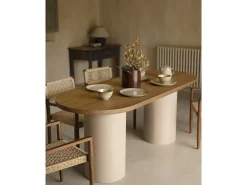 Mesa de comedor ovalada de madera maciza tono roble oscuro y patas de microcemento en tono tierra DECOWOOD de 200x75cm - LUCÍA - DECOWOOD