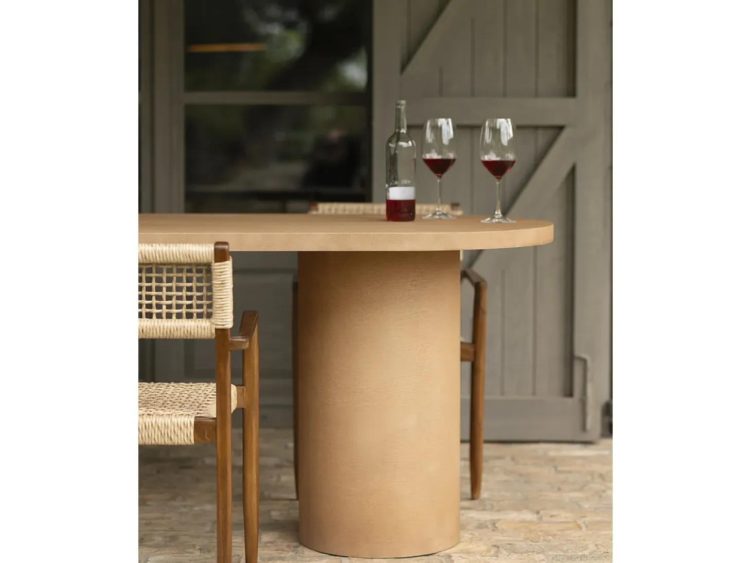 Mesa de comedor ovalada de microcemento en tono terracota DECOWOOD de 220x75cm - LUCÍA - DECOWOOD