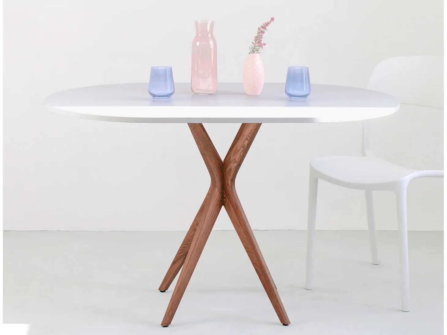 Mesa de comedor ovalada 75x100cm Jubi Blanca