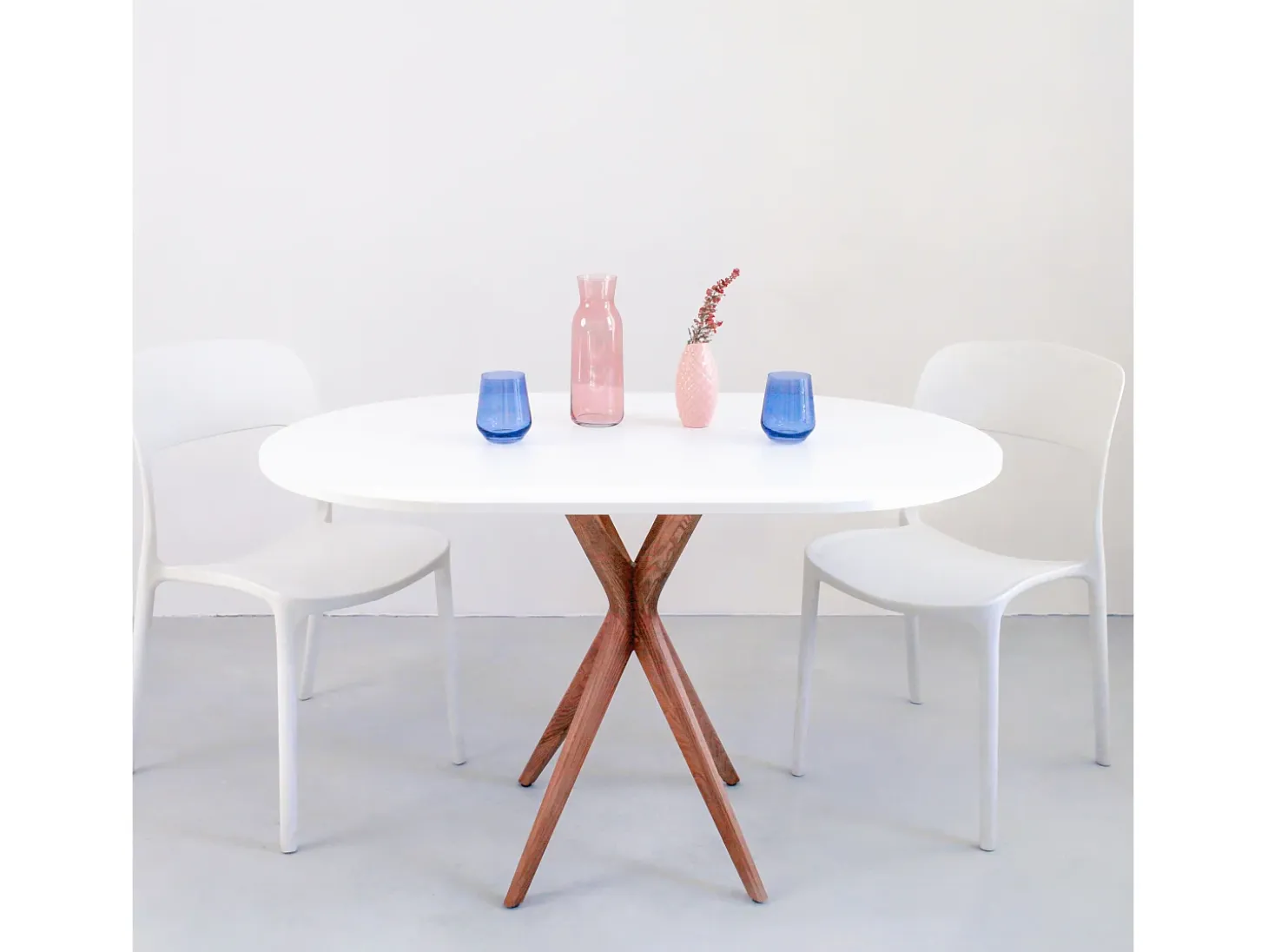 Mesa de comedor ovalada 75x100cm Jubi Blanca