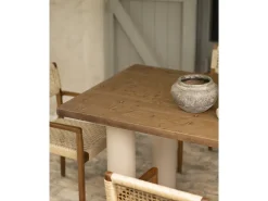 Mesa de comedor rectangular de madera maciza en tono roble oscuro y patas de microcemento en tono tierra DECOWOOD de 200x75cm - LUCÍA - DECOWOOD