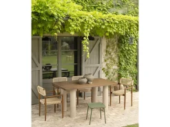 Mesa de comedor rectangular de madera maciza en tono roble oscuro y patas de microcemento en tono tierra DECOWOOD de 200x75cm - LUCÍA - DECOWOOD