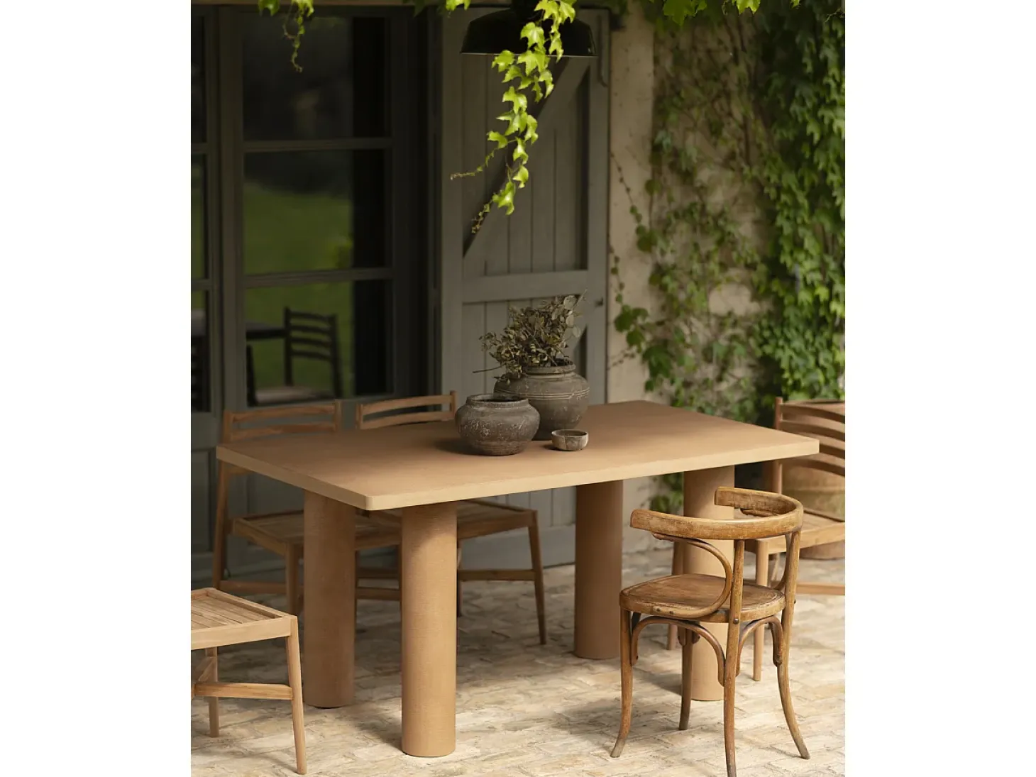 Mesa de comedor rectangular de microcemento en tono terracota DECOWOOD de 200x75cm - LUCÍA - DECOWOOD