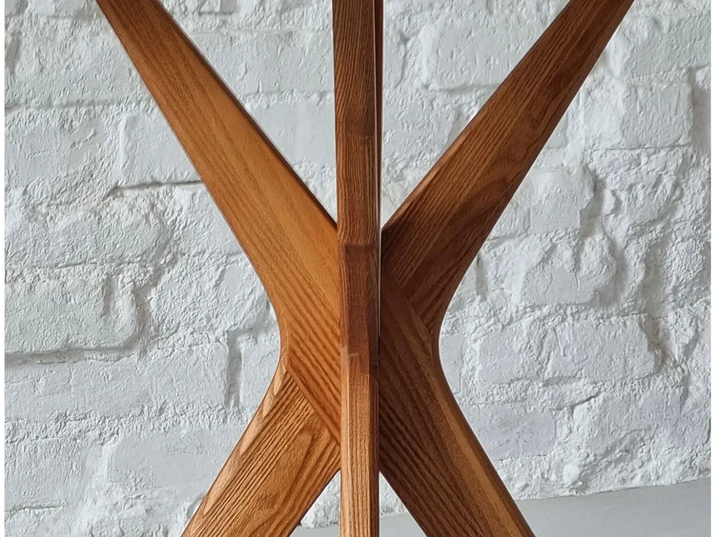 Mesa de comedor redonda 90 cm Jubi fresno teñido roble