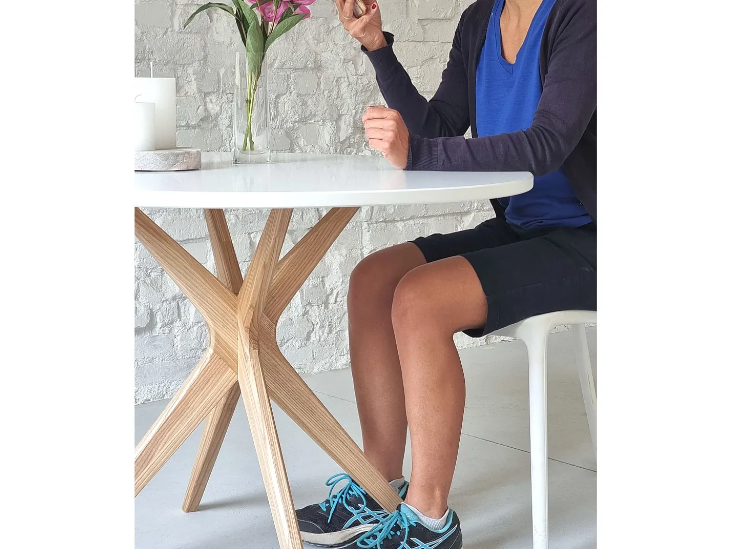 Mesa de comedor redonda 110cm Jubi Bold Marrón Beige Roble