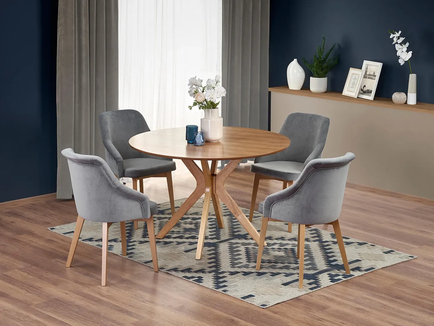 Mesa de comedor redonda con patas de madera maciza y tablero chapado en roble natural Racoon