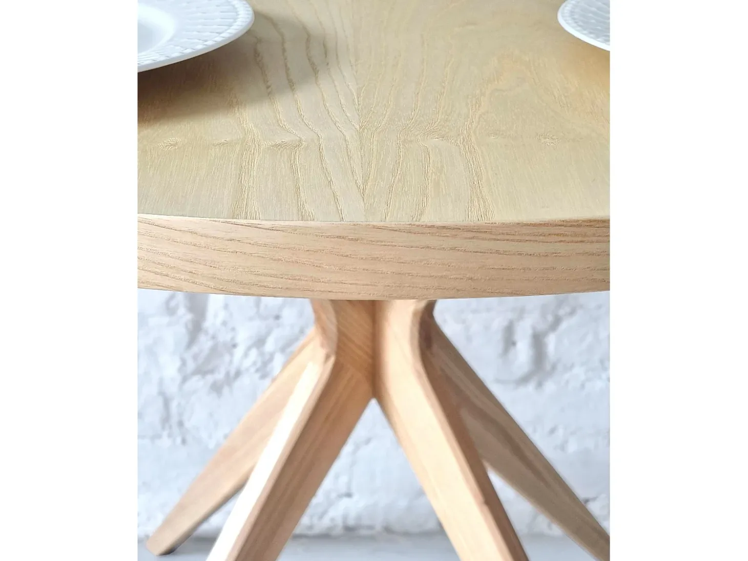 Mesa de comedor redonda 110cm Jubi Bold Fresno