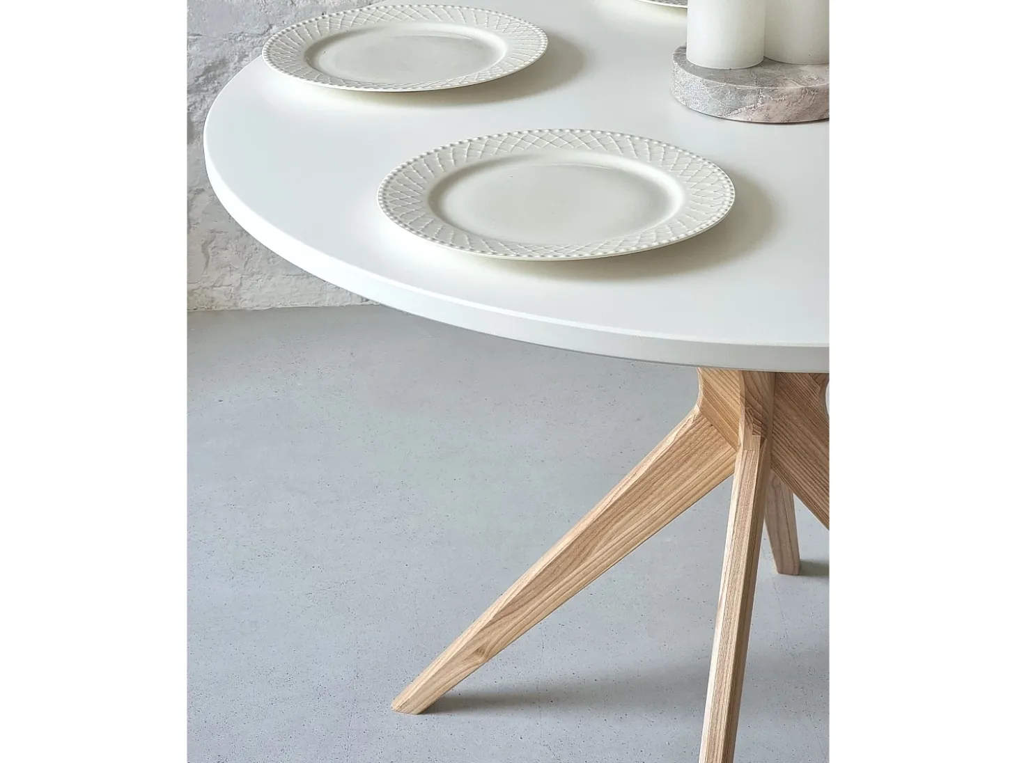 Mesa de comedor redonda 110cm Jubi Bold Blanco Tiza Roble