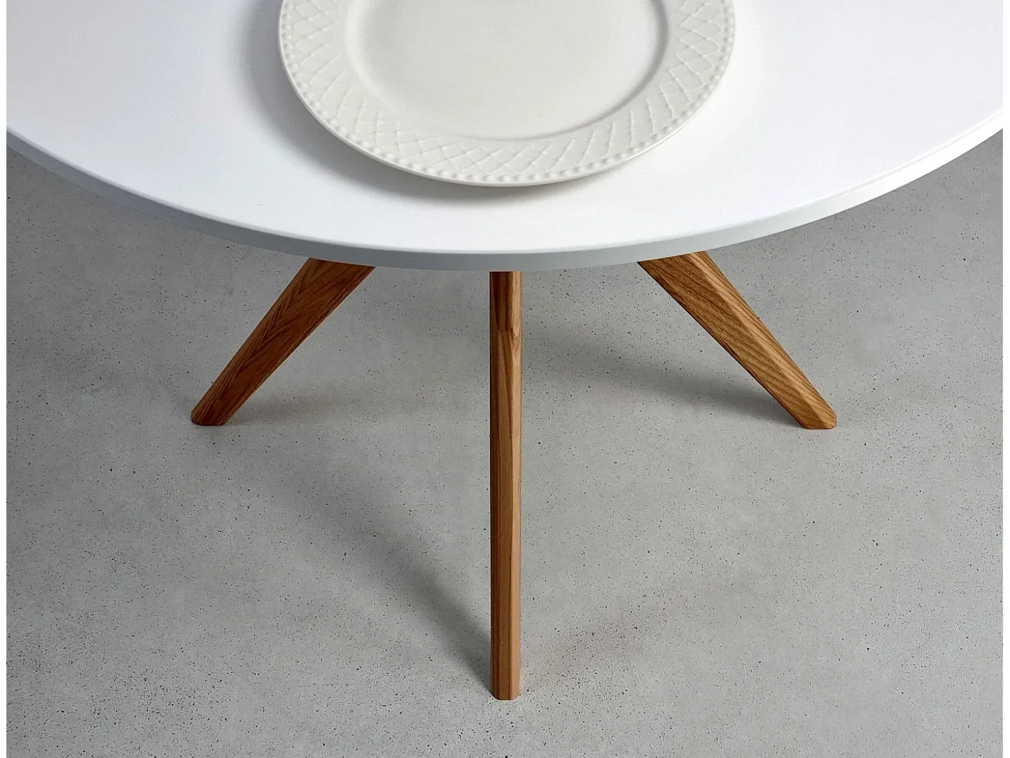 Mesa de comedor redonda 80cm Jubi Blanco Tiza | Pata de fresno teñida de roble