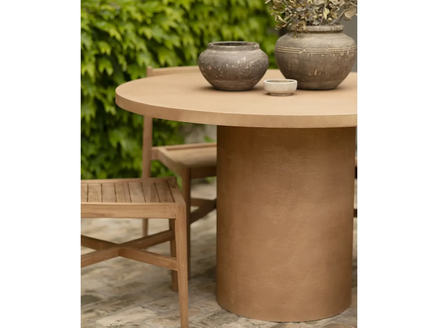 Mesa de comedor redonda de microcemento en tono terracota DECOWOOD de Ø140x75cm - LUCÍA - DECOWOOD